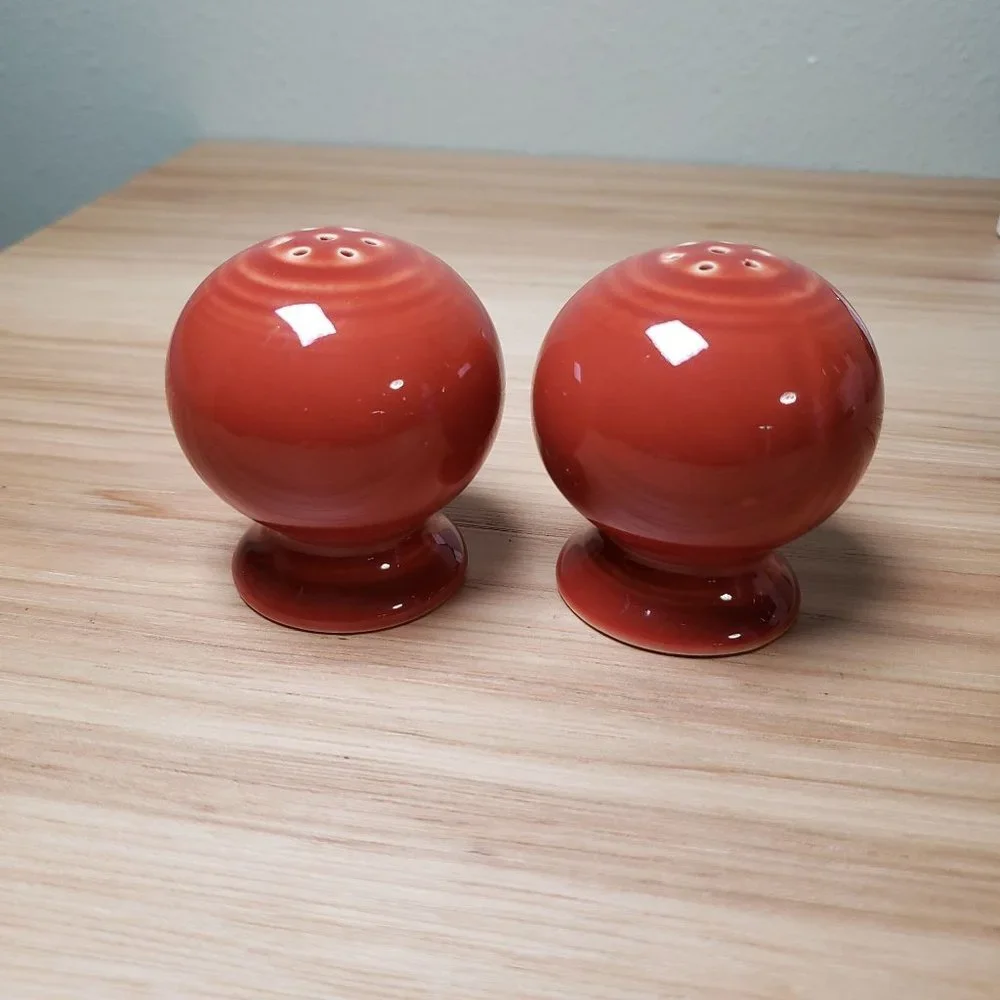 Fiesta Persimmoin Salt‎ And Pepper Shaker Set Vintage Mini Round Globe Balls